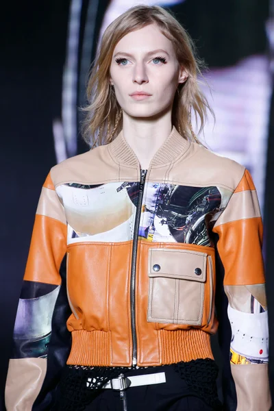 Look 106
